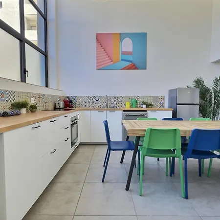 Pop Centre Apartment *